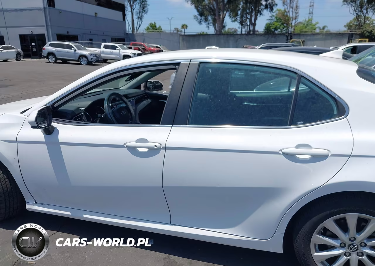 2019 Toyota Camry Le VIN:4T1B11HK8KU807536 - 15