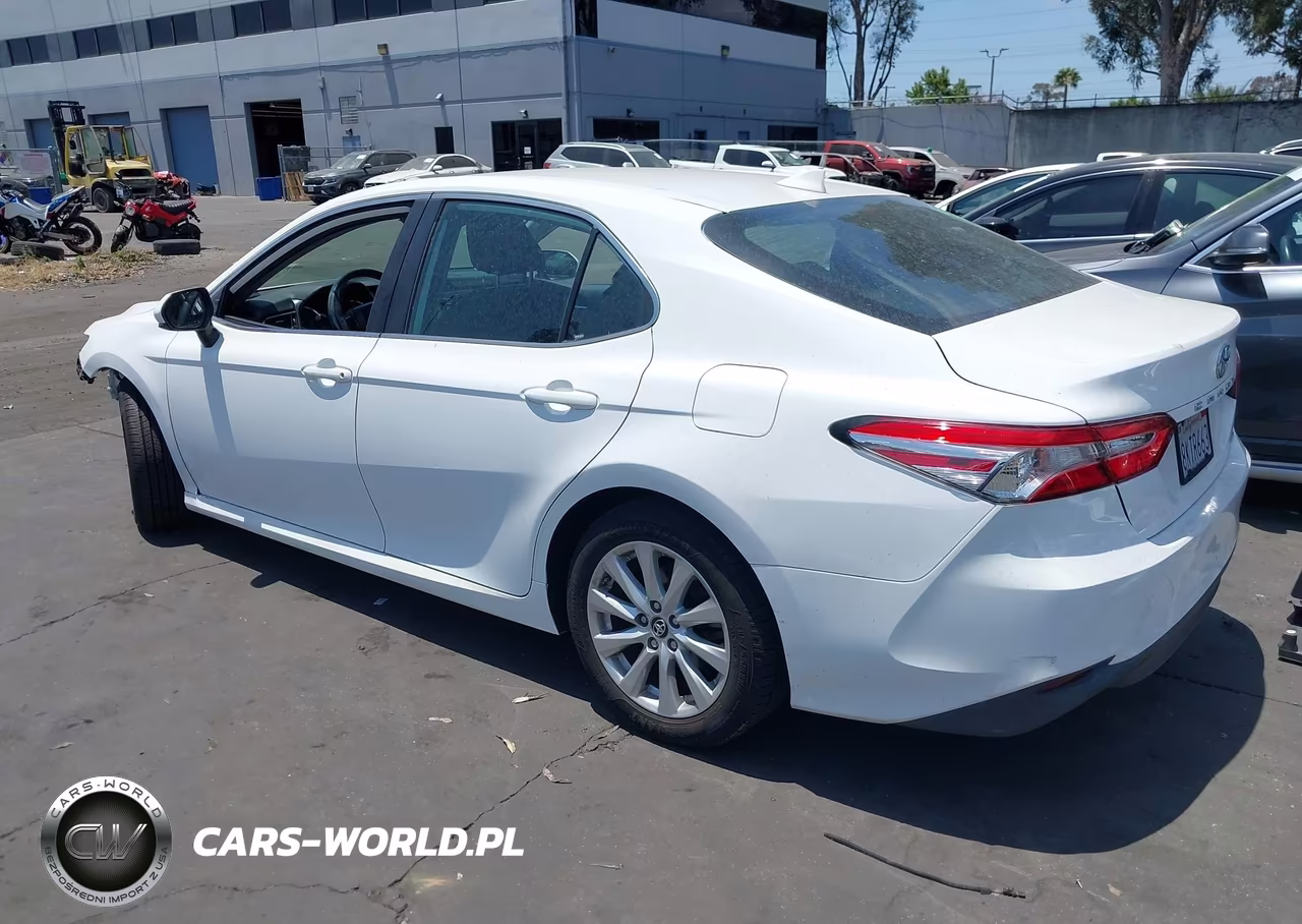 2019 Toyota Camry Le VIN:4T1B11HK8KU807536 - 3