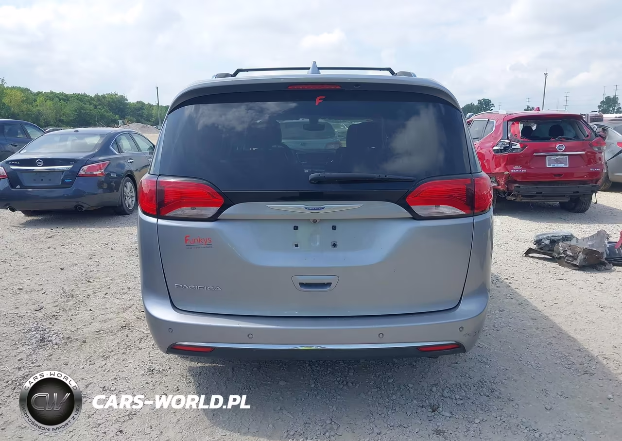 2020 Chrysler Pacifica Touring L VIN:2C4RC1BG3LR127978 - 16