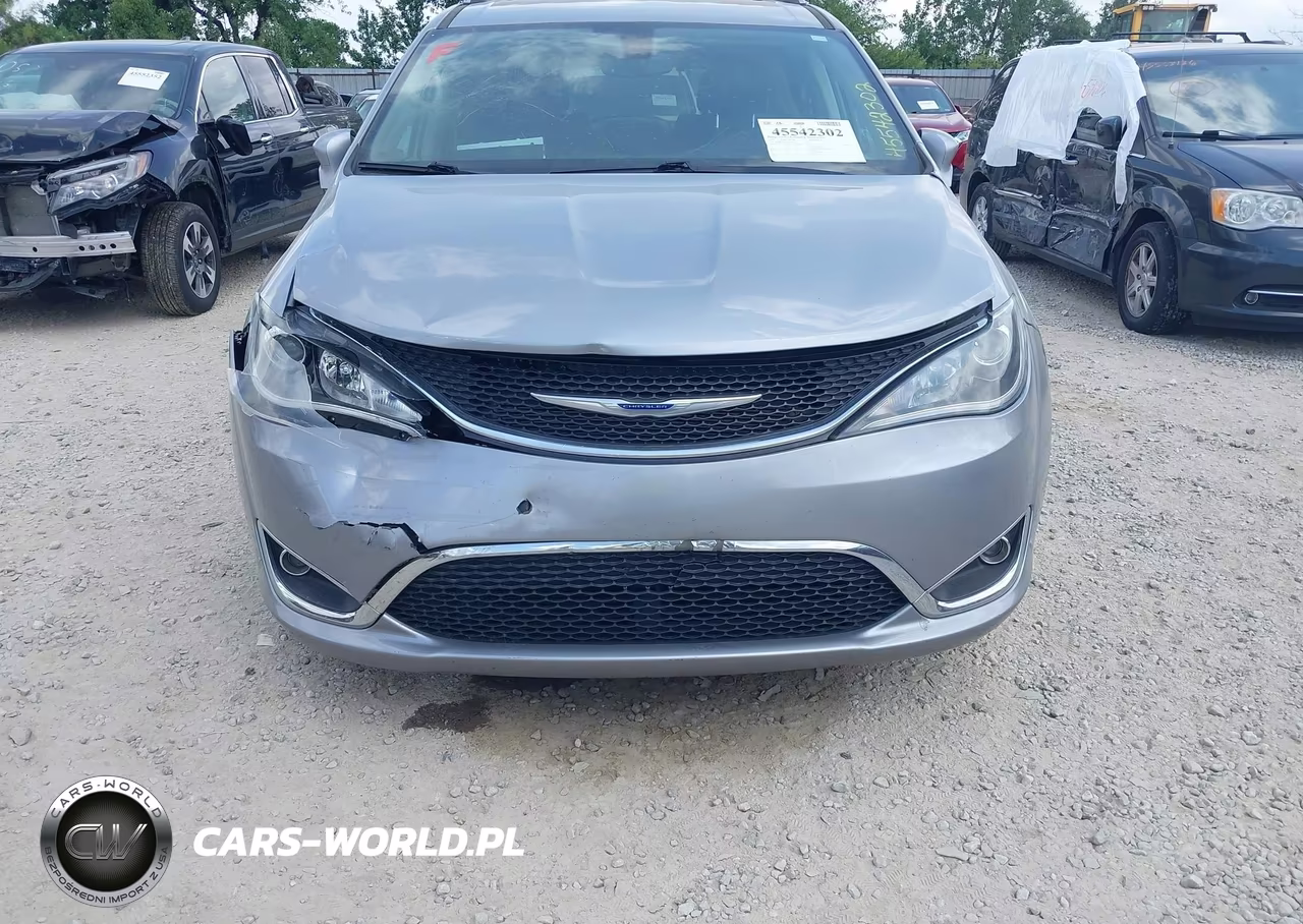 2020 Chrysler Pacifica Touring L VIN:2C4RC1BG3LR127978 - 6