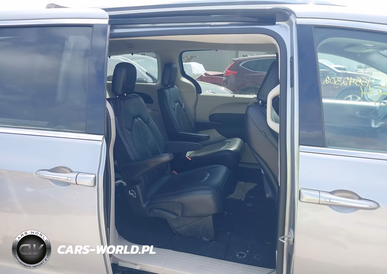 2020 Chrysler Pacifica Touring L VIN:2C4RC1BG3LR127978 - 8