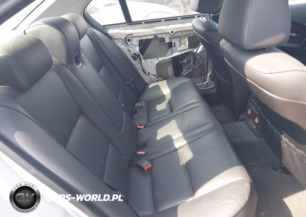 2007 BMW 525Xi VIN:WBANF335X7CW71226 - 8
