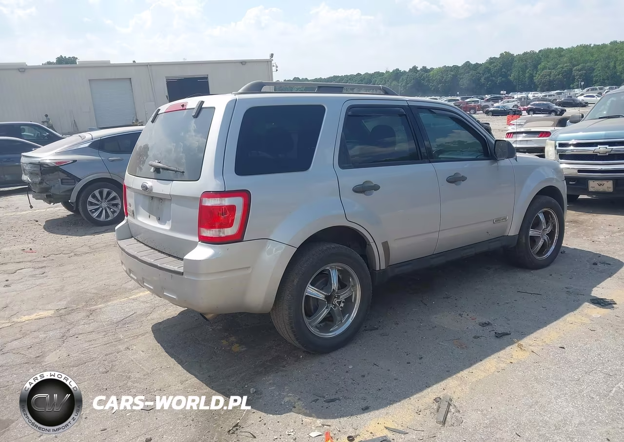2008 Ford Escape Xlt VIN:1FMCU03Z88KA85905 - 4