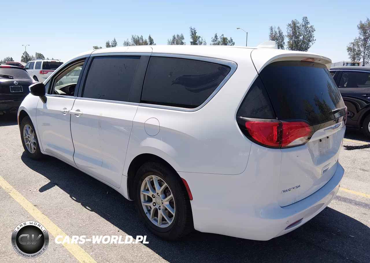 2019 Chrysler Pacifica Lx VIN:2C4RC1CG0KR555021 - 3