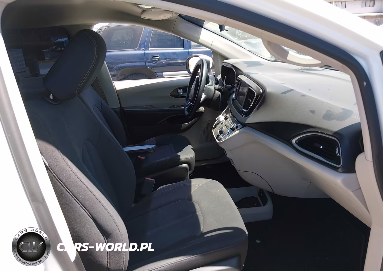 2019 Chrysler Pacifica Lx VIN:2C4RC1CG0KR555021 - 5