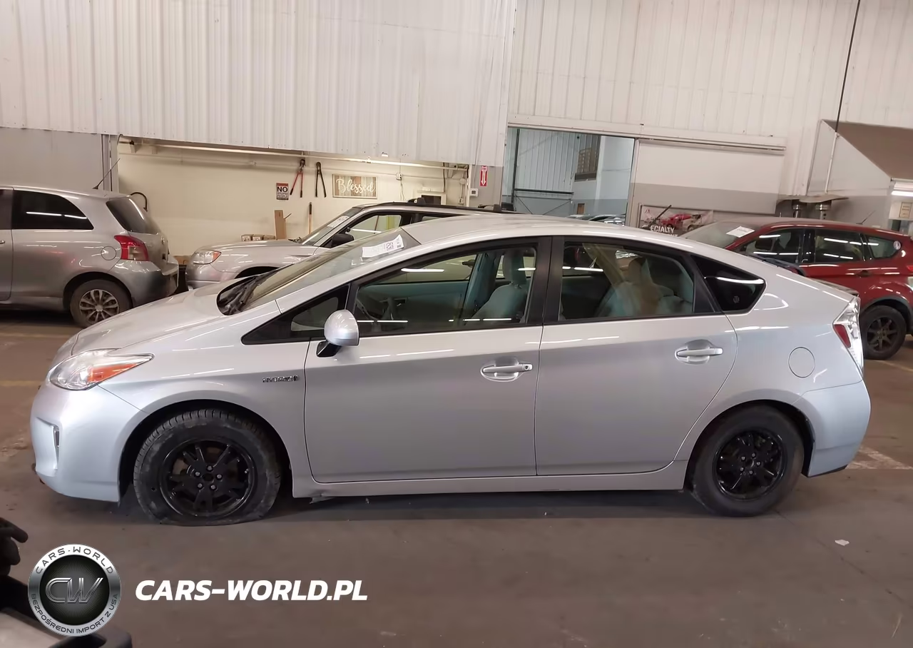 2013 Toyota Prius Two VIN:JTDKN3DU0D5545648 - 14