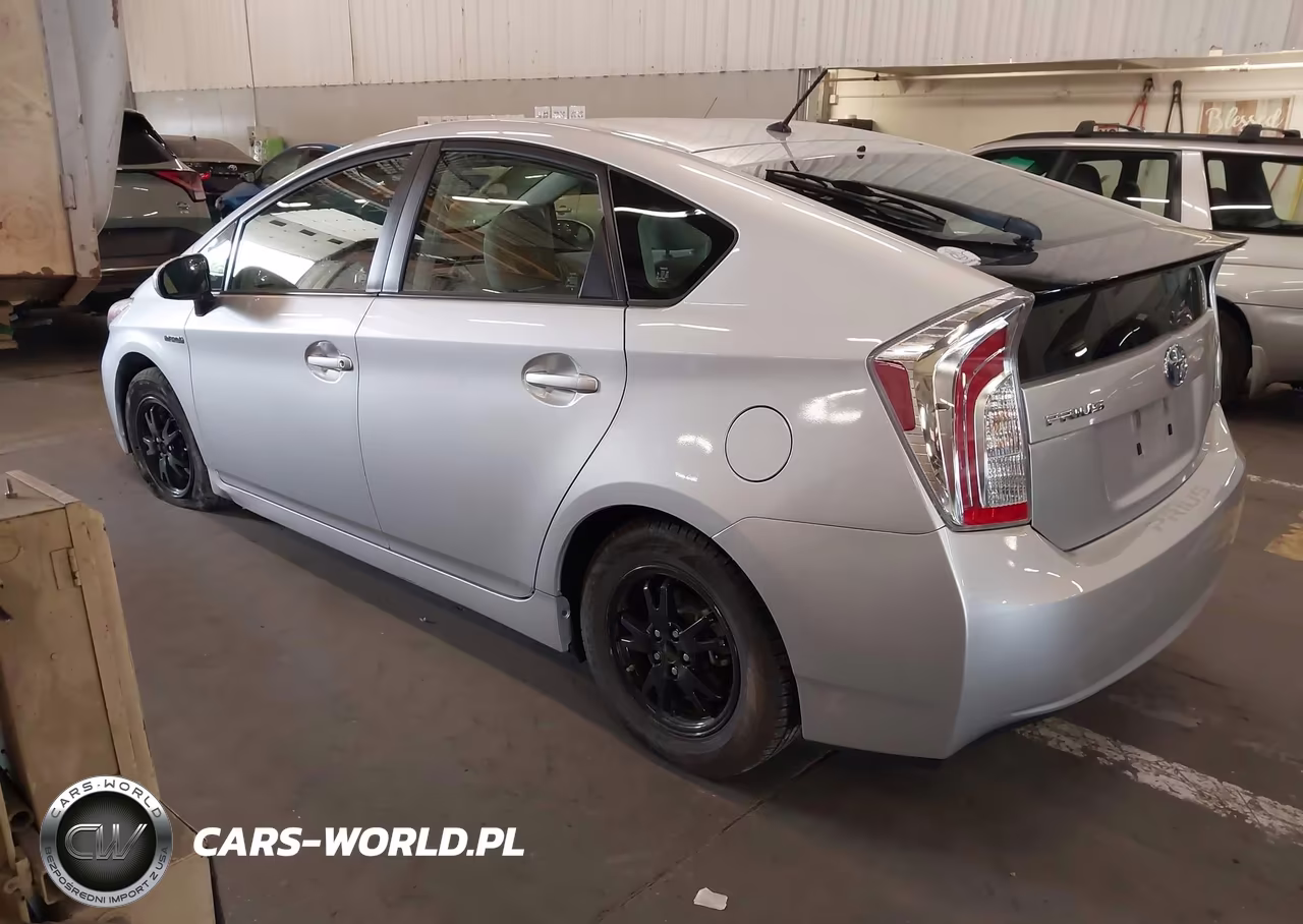2013 Toyota Prius Two VIN:JTDKN3DU0D5545648 - 3