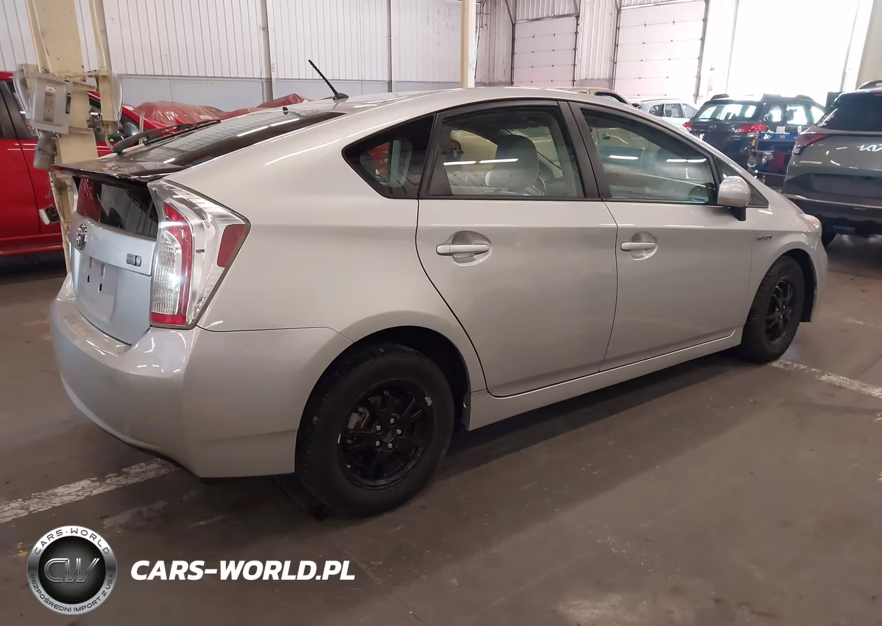 2013 Toyota Prius Two VIN:JTDKN3DU0D5545648 - 4