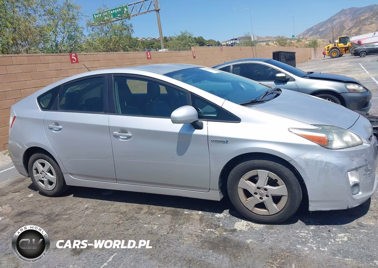 2011 Toyota Prius Two VIN:JTDKN3DU9B0250106 - 13