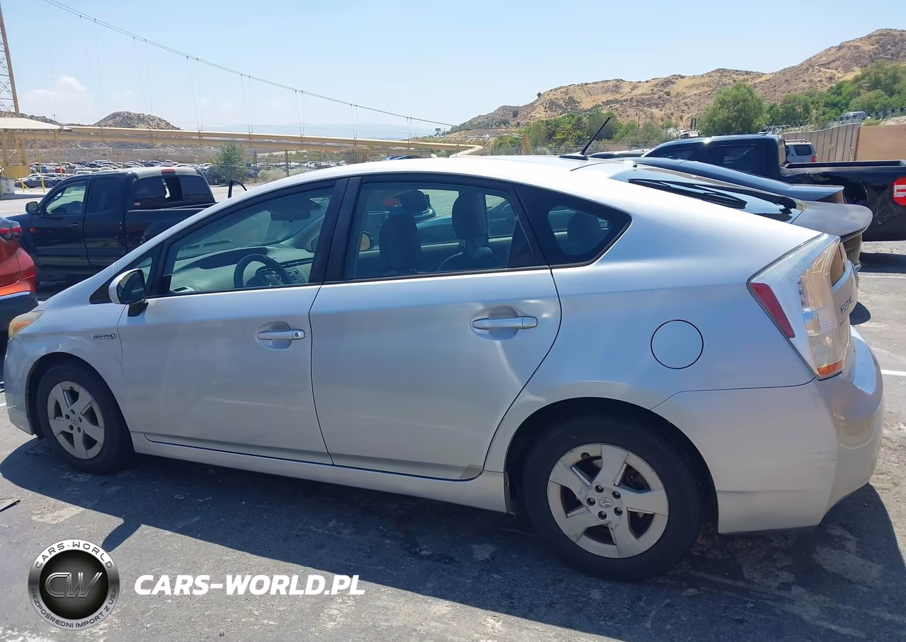 2011 Toyota Prius Two VIN:JTDKN3DU9B0250106 - 14