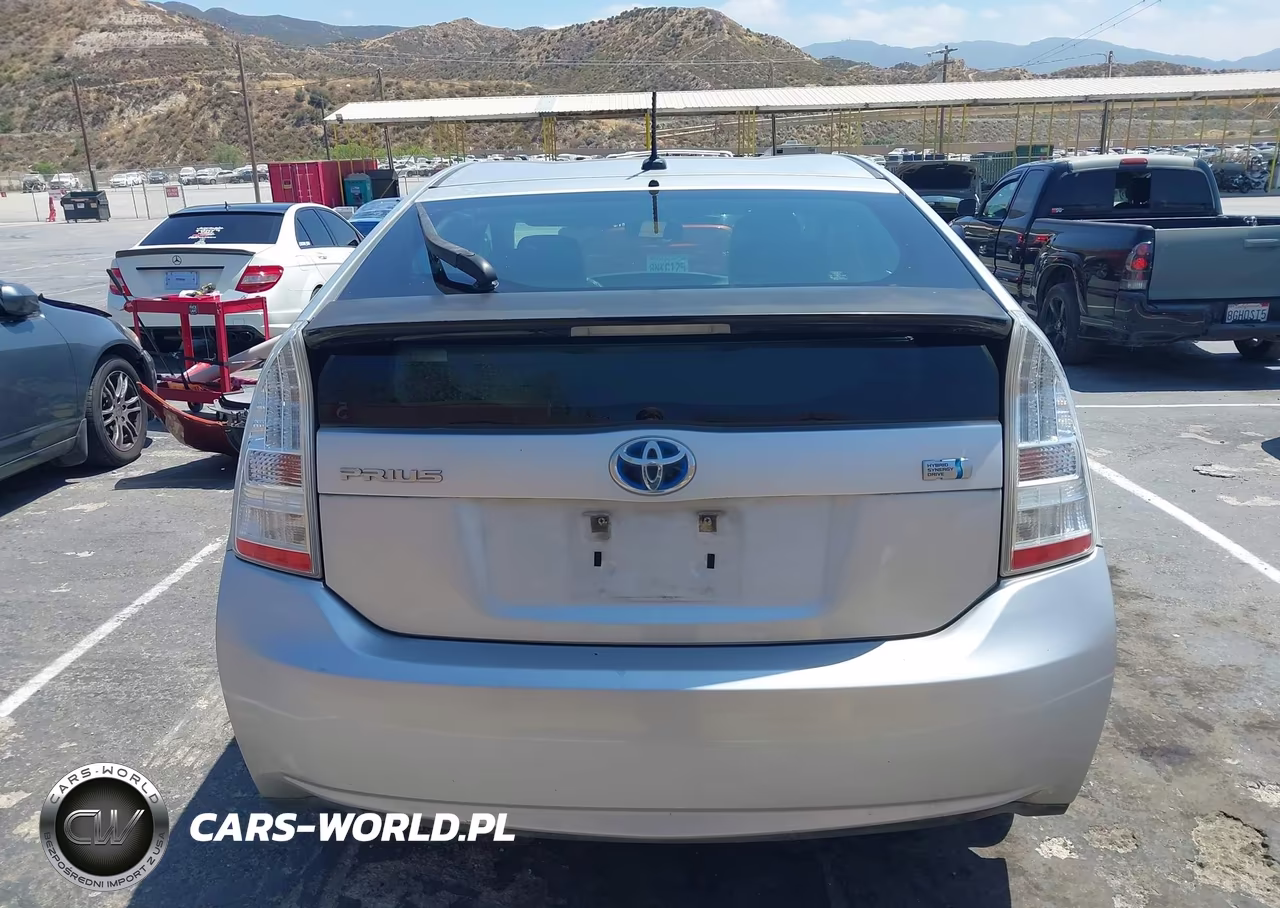 2011 Toyota Prius Two VIN:JTDKN3DU9B0250106 - 16