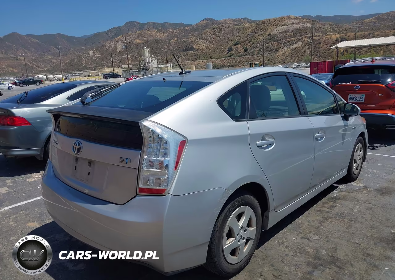 2011 Toyota Prius Two VIN:JTDKN3DU9B0250106 - 4