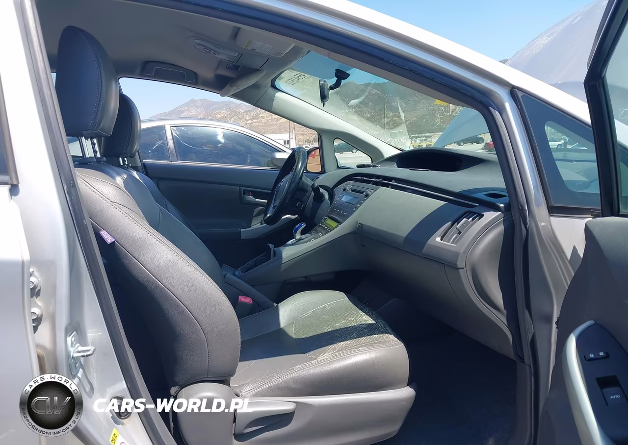 2011 Toyota Prius Two VIN:JTDKN3DU9B0250106 - 5