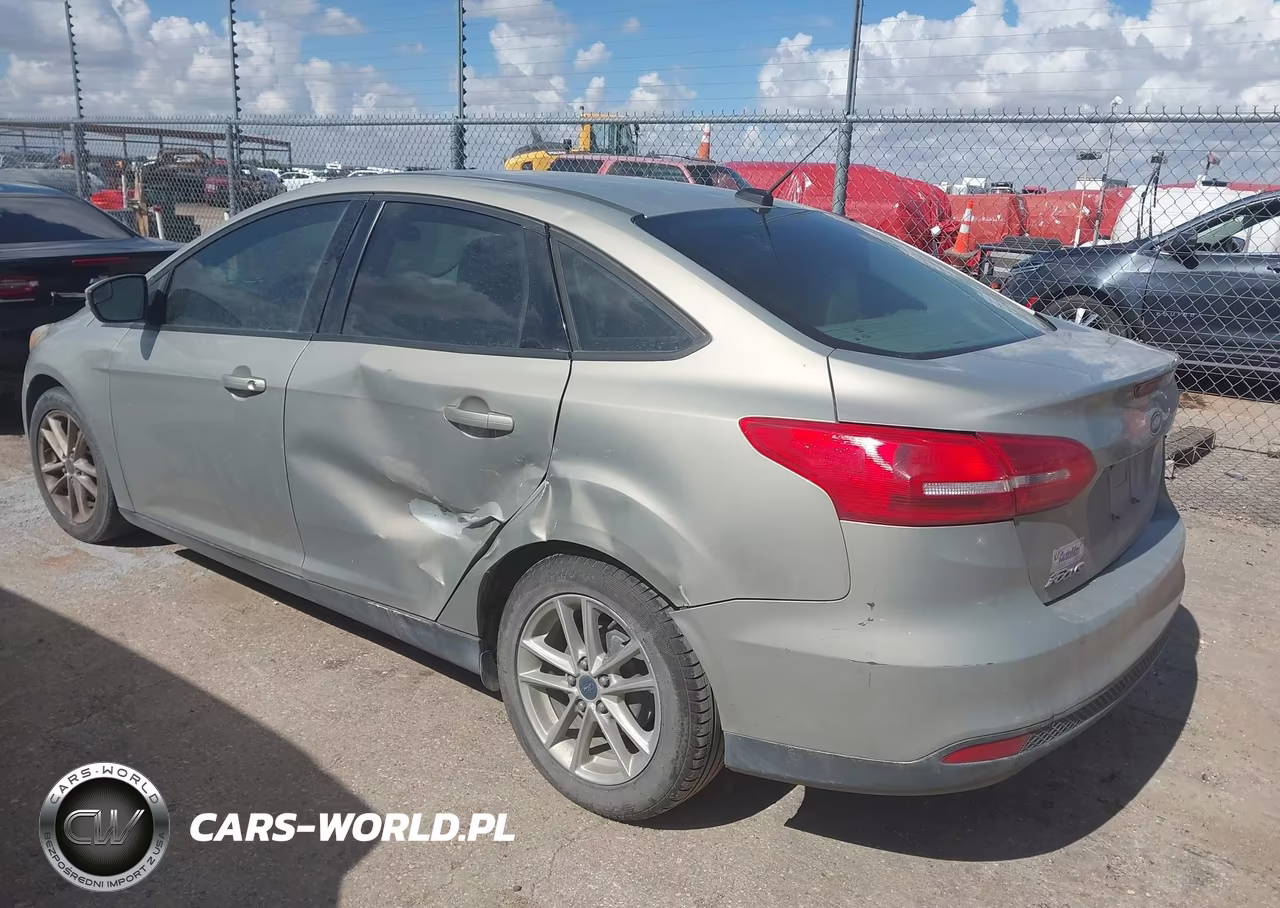 2015 Ford Focus Se VIN:1FADP3F28FL261249 - 3
