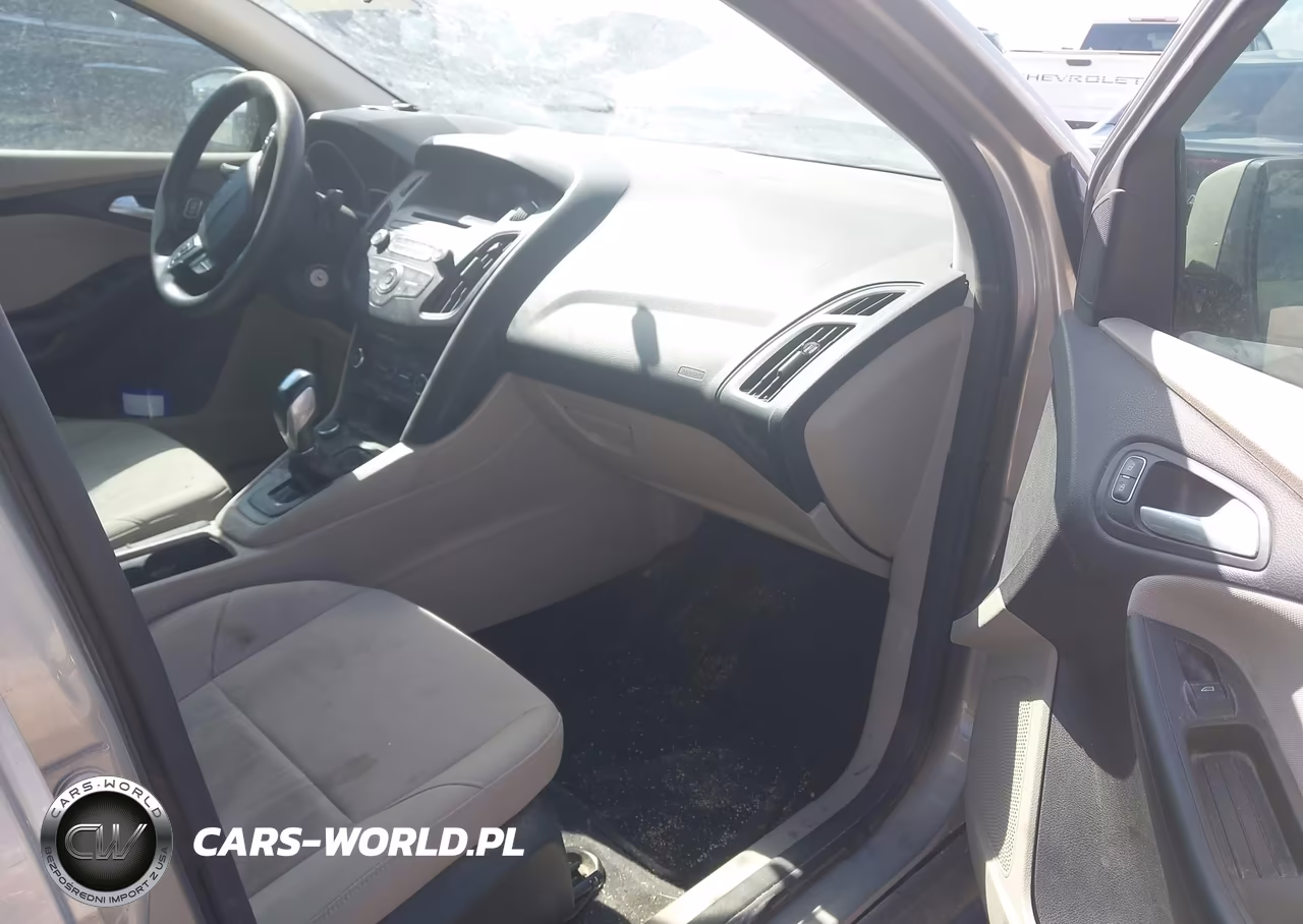 2015 Ford Focus Se VIN:1FADP3F28FL261249 - 5