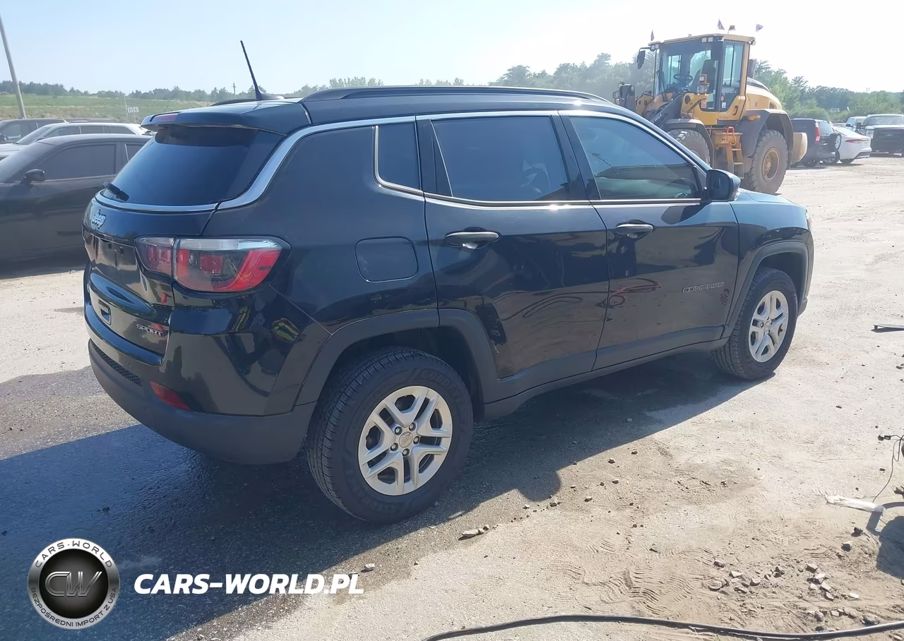 2019 Jeep Compass Sport 4X4 VIN:3C4NJDAB2KT645636 - 4