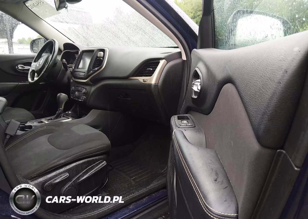 2016 Jeep Cherokee Latitude VIN:1C4PJMCB4GW338198 - 5