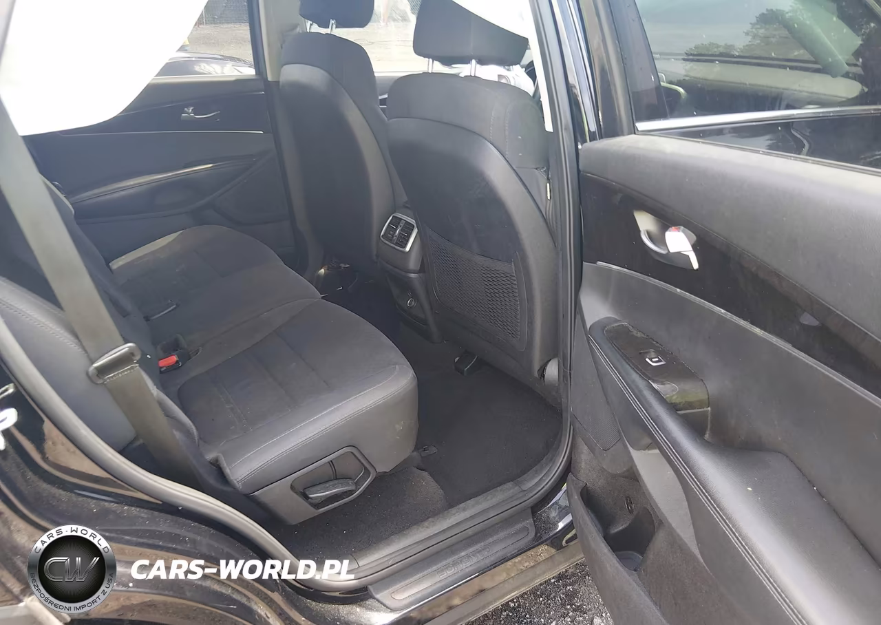 2018 Kia Sorento 2.4L L VIN:5XYPG4A33JG345478 - 8