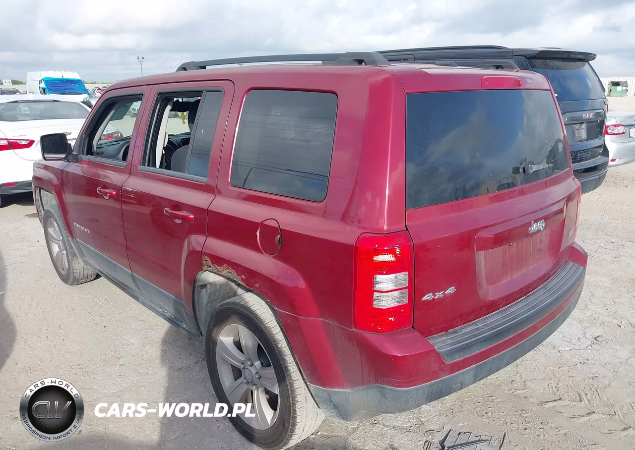 2013 Jeep Patriot Latitude VIN:1C4NJRFB4DD114730 - 3