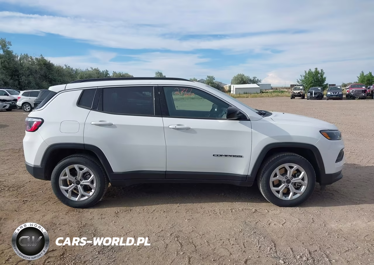 2025 Jeep Compass Latitude 4X4 VIN:3C4NJDBN0ST617374 - 14
