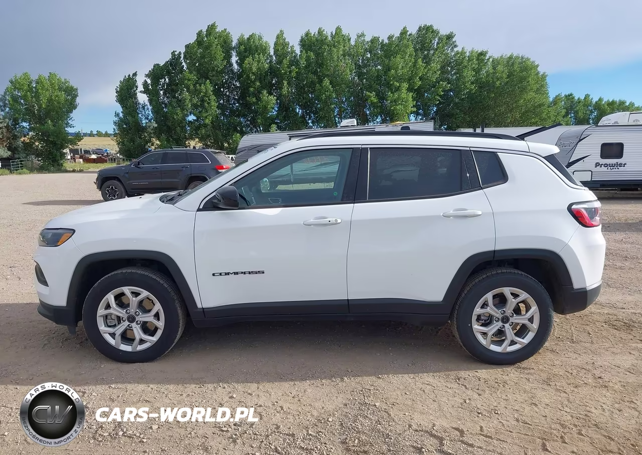 2025 Jeep Compass Latitude 4X4 VIN:3C4NJDBN0ST617374 - 15
