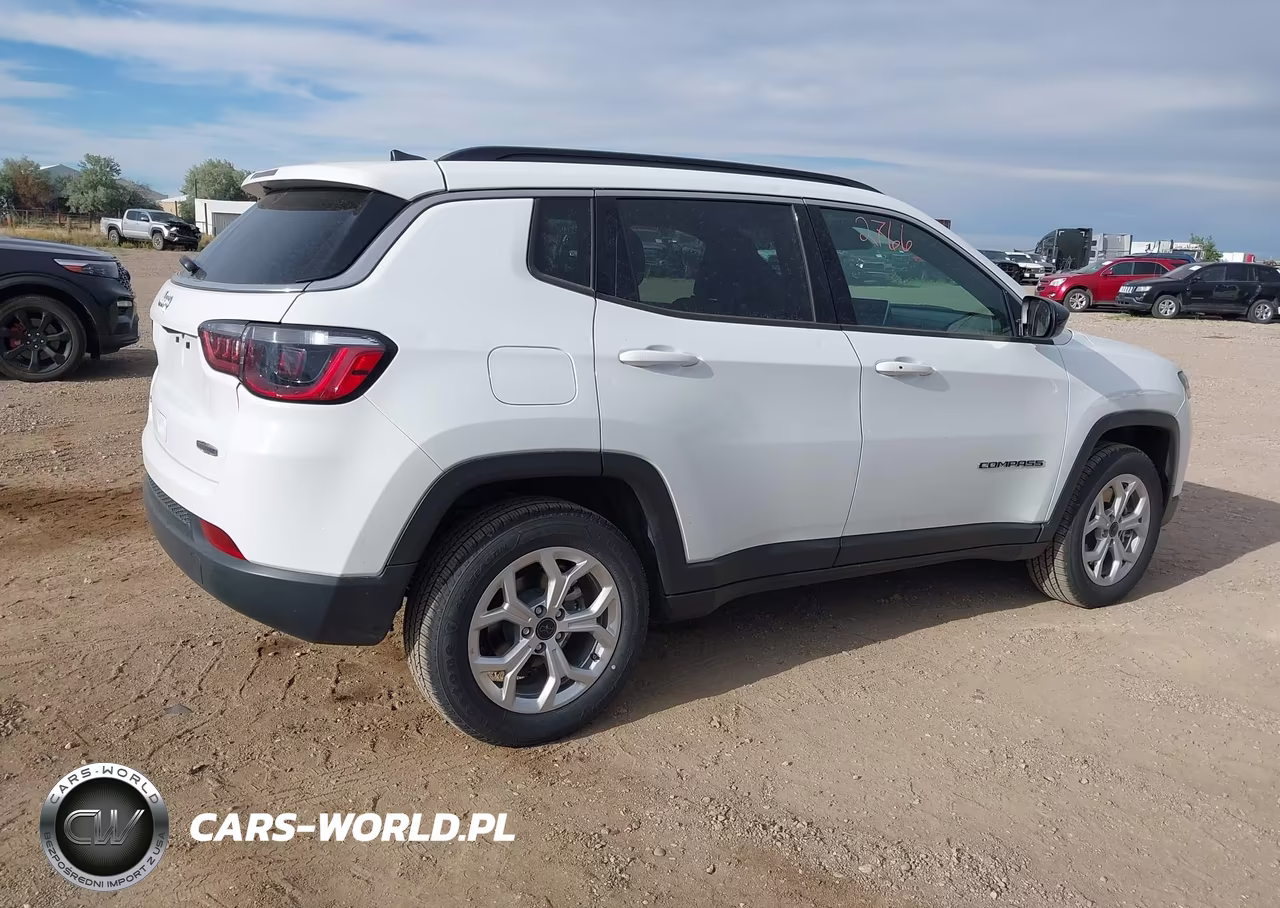 2025 Jeep Compass Latitude 4X4 VIN:3C4NJDBN0ST617374 - 4