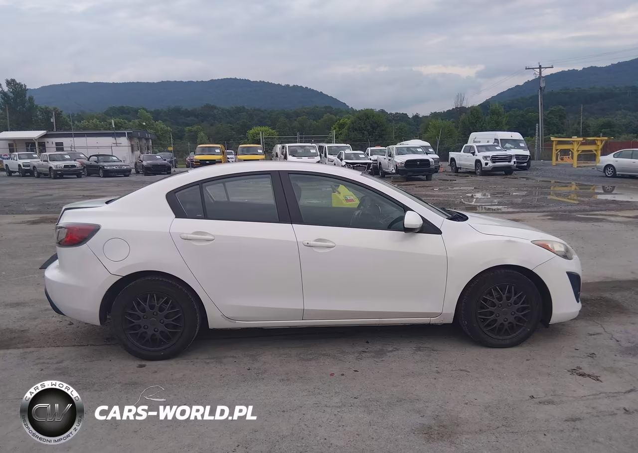 2011 Mazda Mazda3 I Sport VIN:JM1BL1UGXB1476427 - 13