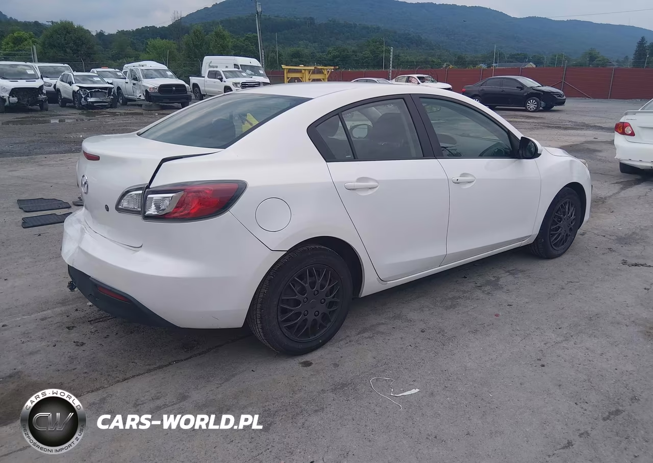 2011 Mazda Mazda3 I Sport VIN:JM1BL1UGXB1476427 - 4
