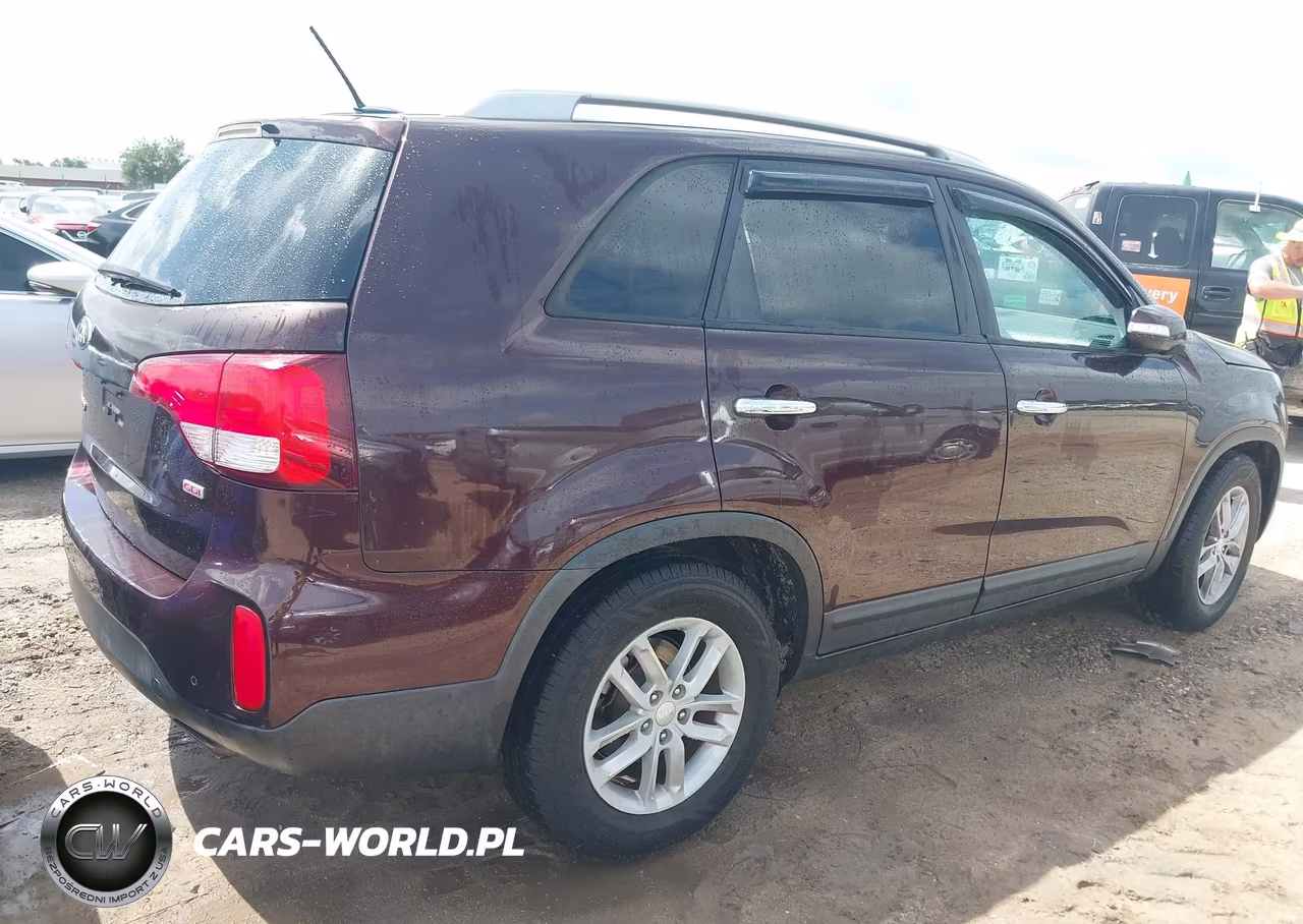 2015 Kia Sorento Lx VIN:5XYKT4A62FG658917 - 4