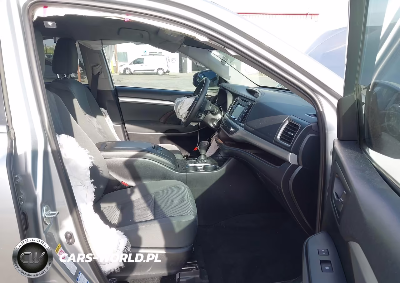 2019 Toyota Highlander Le VIN:5TDBZRFH3KS701437 - 5