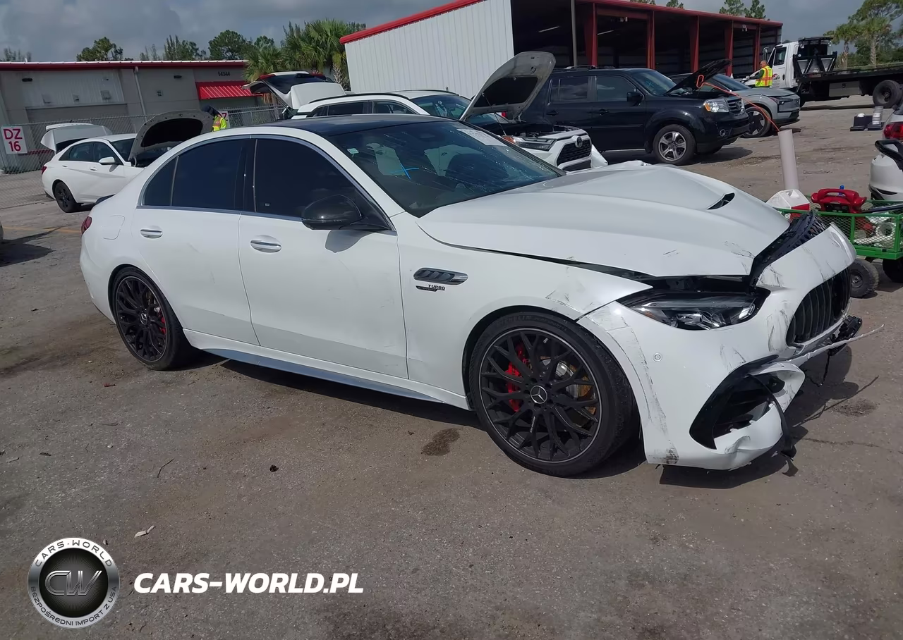 2025 Mercedes-Benz Amg C 63 S E Performance – zdjęcie 1 z 16