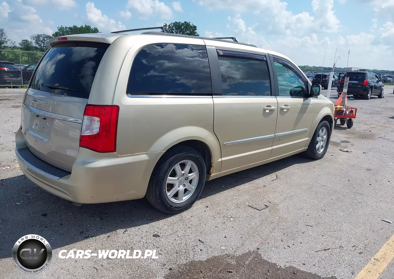 2011 Chrysler Town & Country Touring VIN:2A4RR5DG5BR747159 - 4