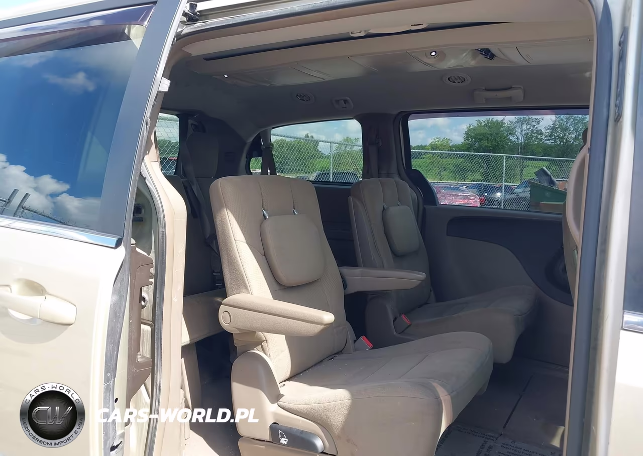 2011 Chrysler Town & Country Touring VIN:2A4RR5DG5BR747159 - 8