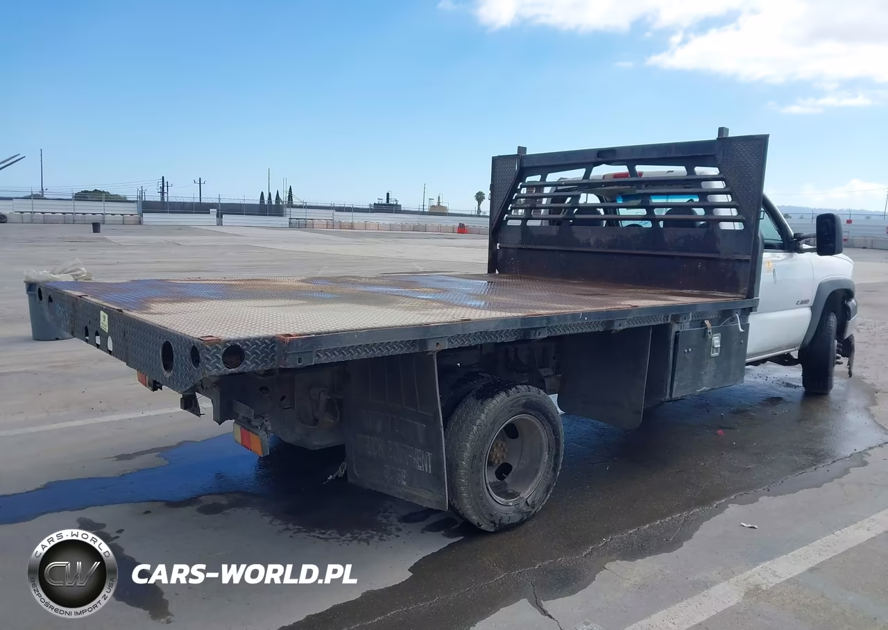 2005 Chevrolet Silverado 3500 Chassis Work Truck VIN:1GBJC34U65E244485 - 4