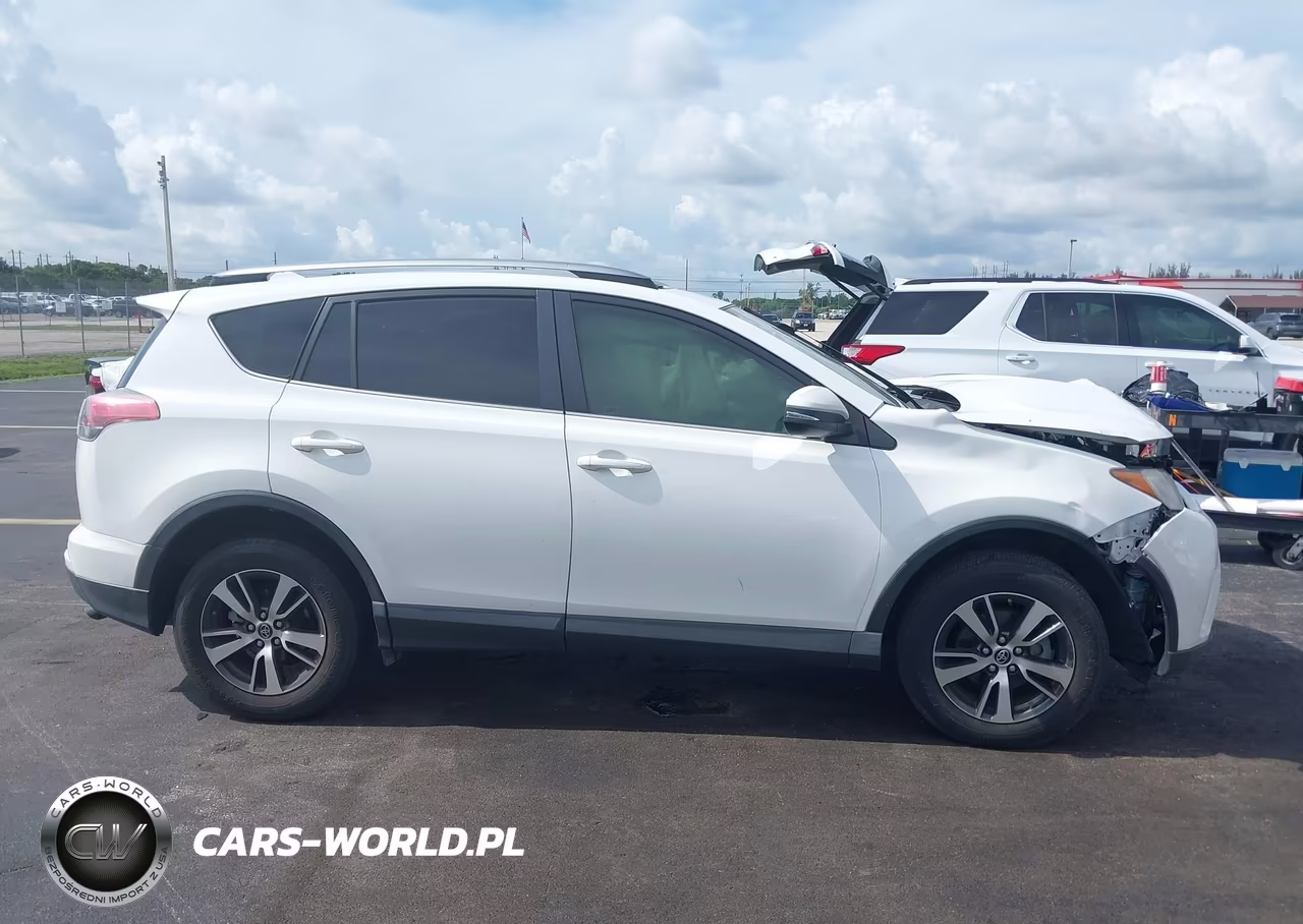 2018 Toyota Rav4 Xle VIN:JTMWFREV7JJ200757 - 12