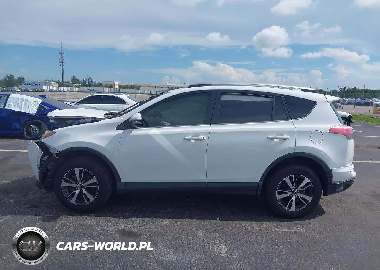 2018 Toyota Rav4 Xle VIN:JTMWFREV7JJ200757 - 13