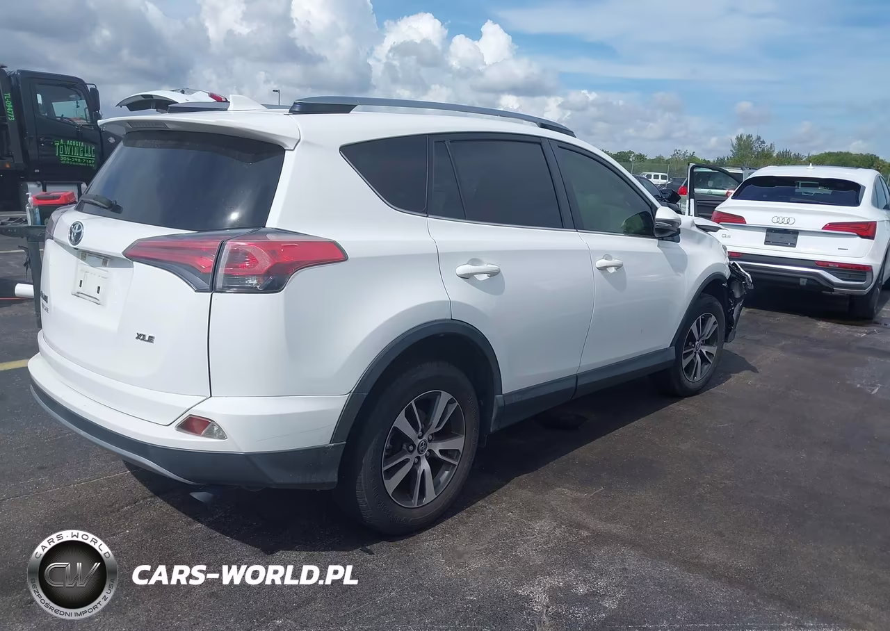 2018 Toyota Rav4 Xle VIN:JTMWFREV7JJ200757 - 4