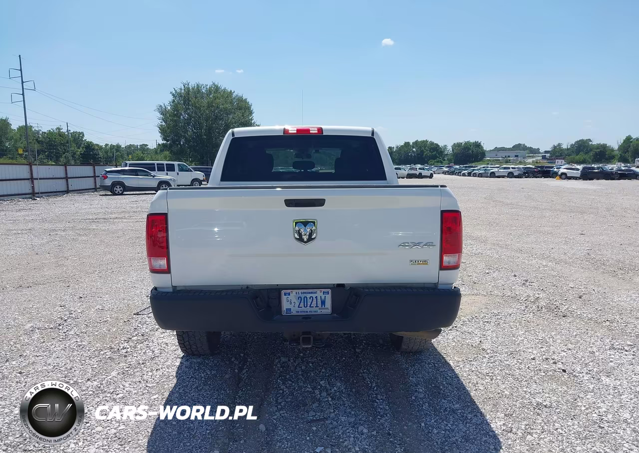 2019 Ram 1500 Classic VIN:3C6RR7KG6KG567285 - 16