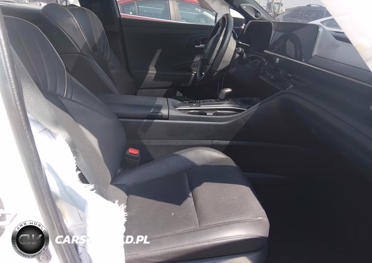 2023 Toyota Crown Platinum VIN:JTDAFAAF6P3000542 - 5