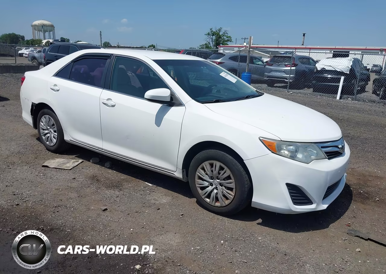 2012 Toyota Camry Le – zdjęcie 1 z 11
