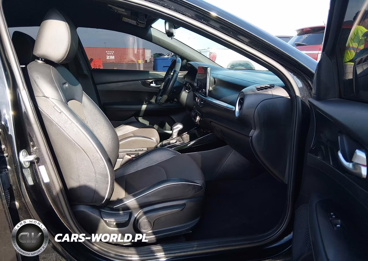 2024 Kia Forte Gt-Line VIN:3KPF54AD8RE821145 - 4