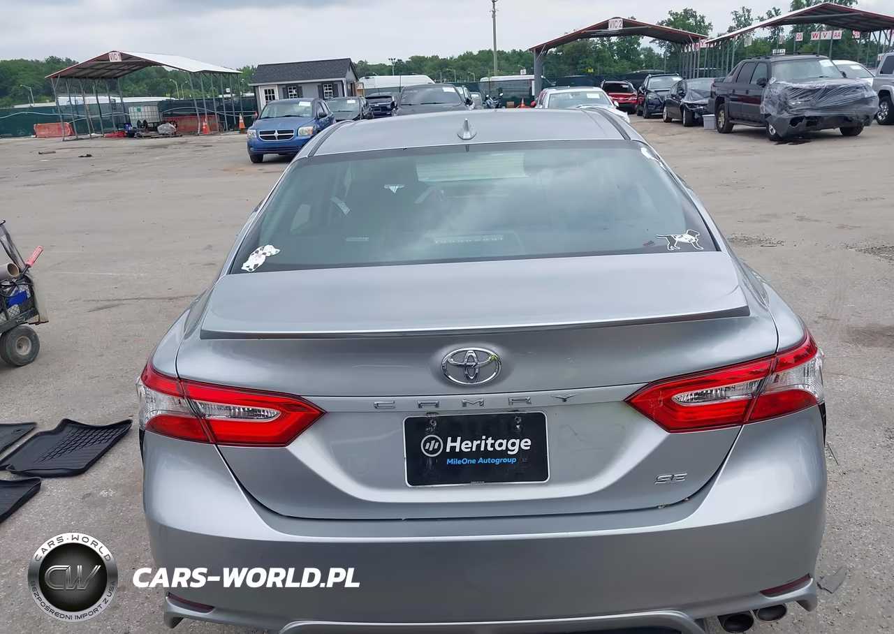 2020 Toyota Camry Se VIN:4T1G11AK0LU926165 - 17