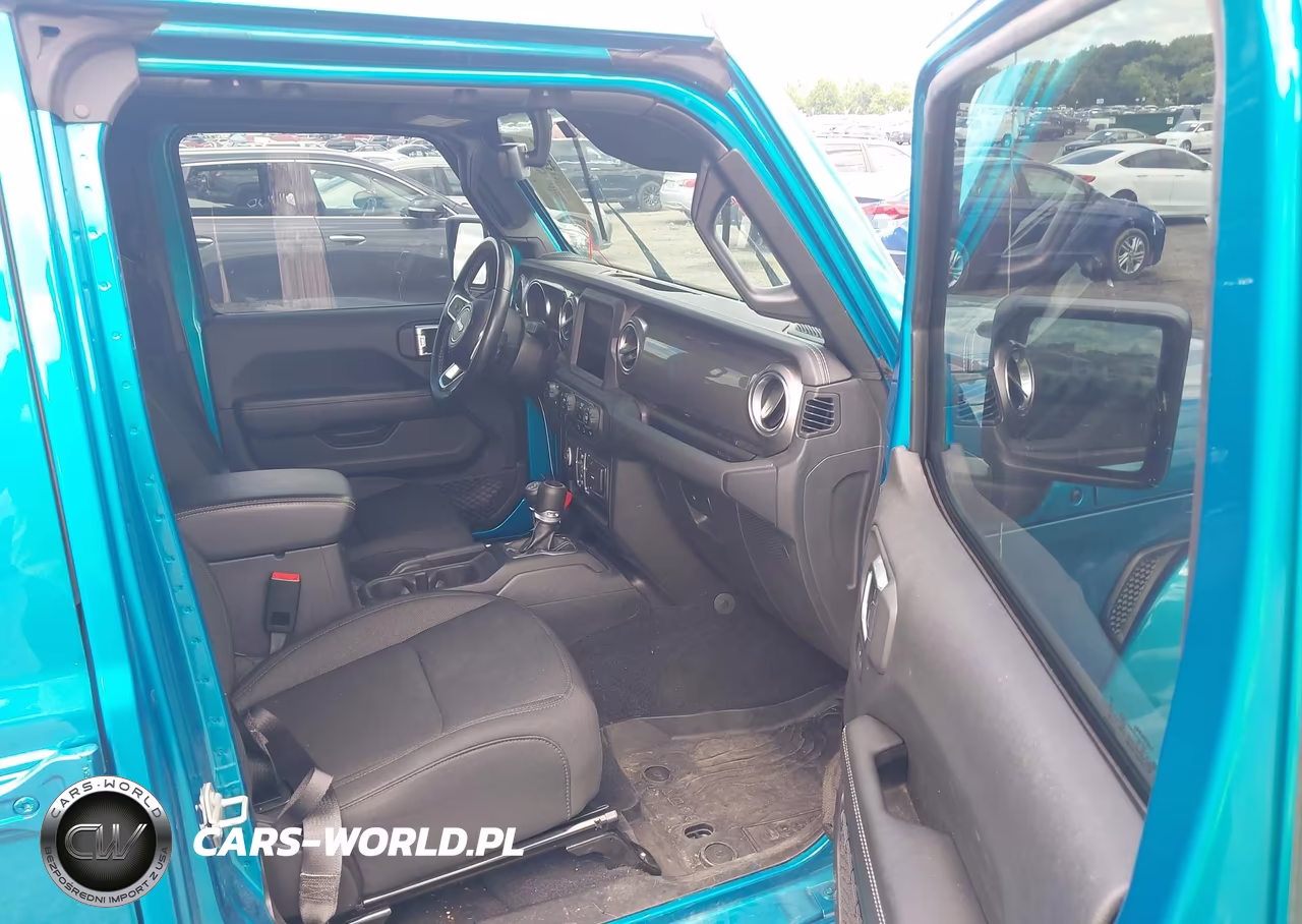 2020 Jeep Wrangler Unlimited Sahara 4X4 VIN:1C4HJXEN9LW264624 - 5