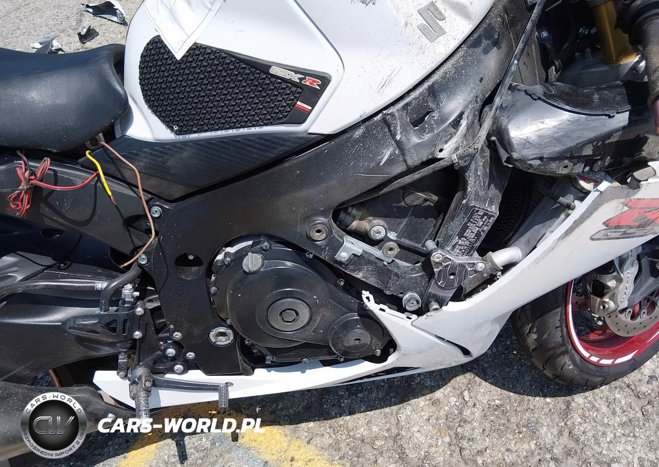 2017 Suzuki Gsx-R750 VIN:JS1GR7MA6H2101084 - 8