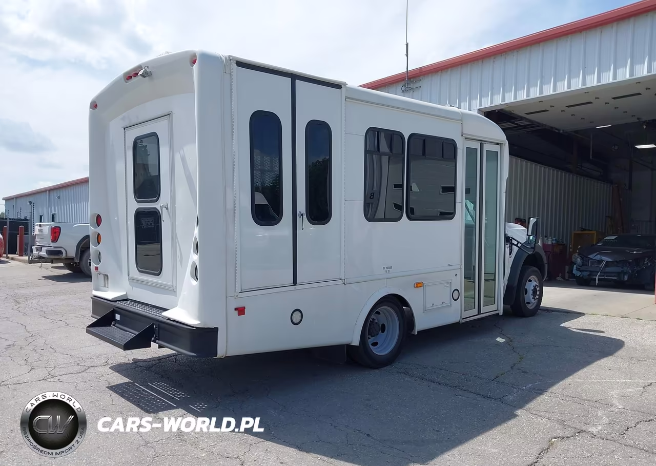 2018 Ford F-450 Chassis VIN:1FDAF4GTXJED05693 - 4