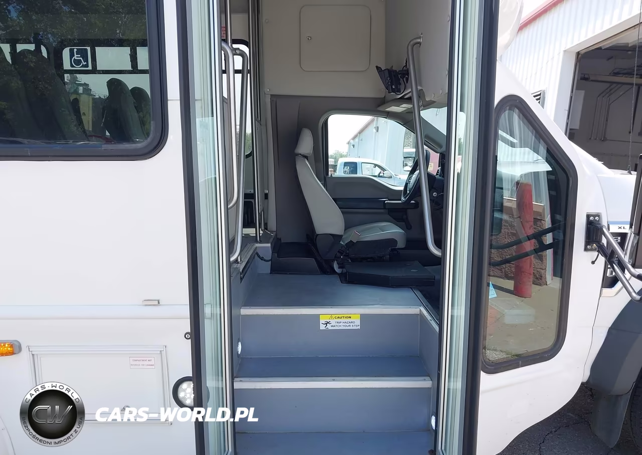 2018 Ford F-450 Chassis VIN:1FDAF4GTXJED05693 - 5