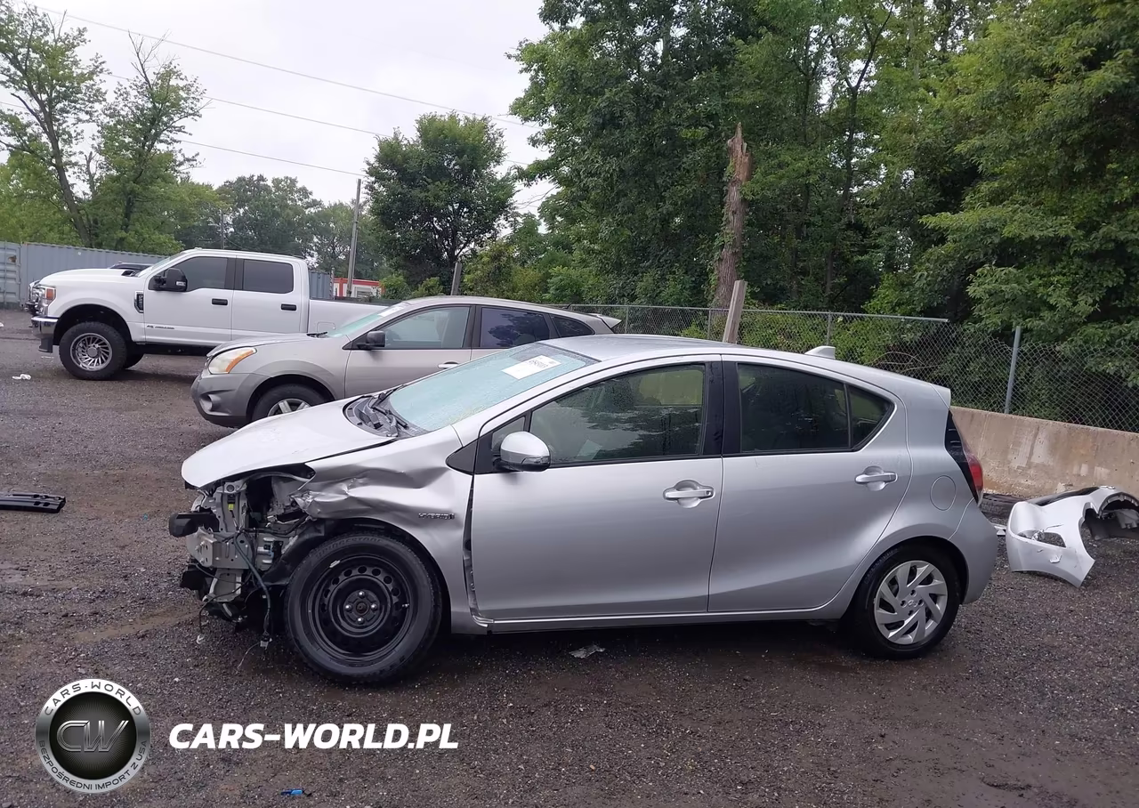 2015 Toyota Prius C Four-One-Three-Two VIN:JTDKDTB32F1577959 - 15