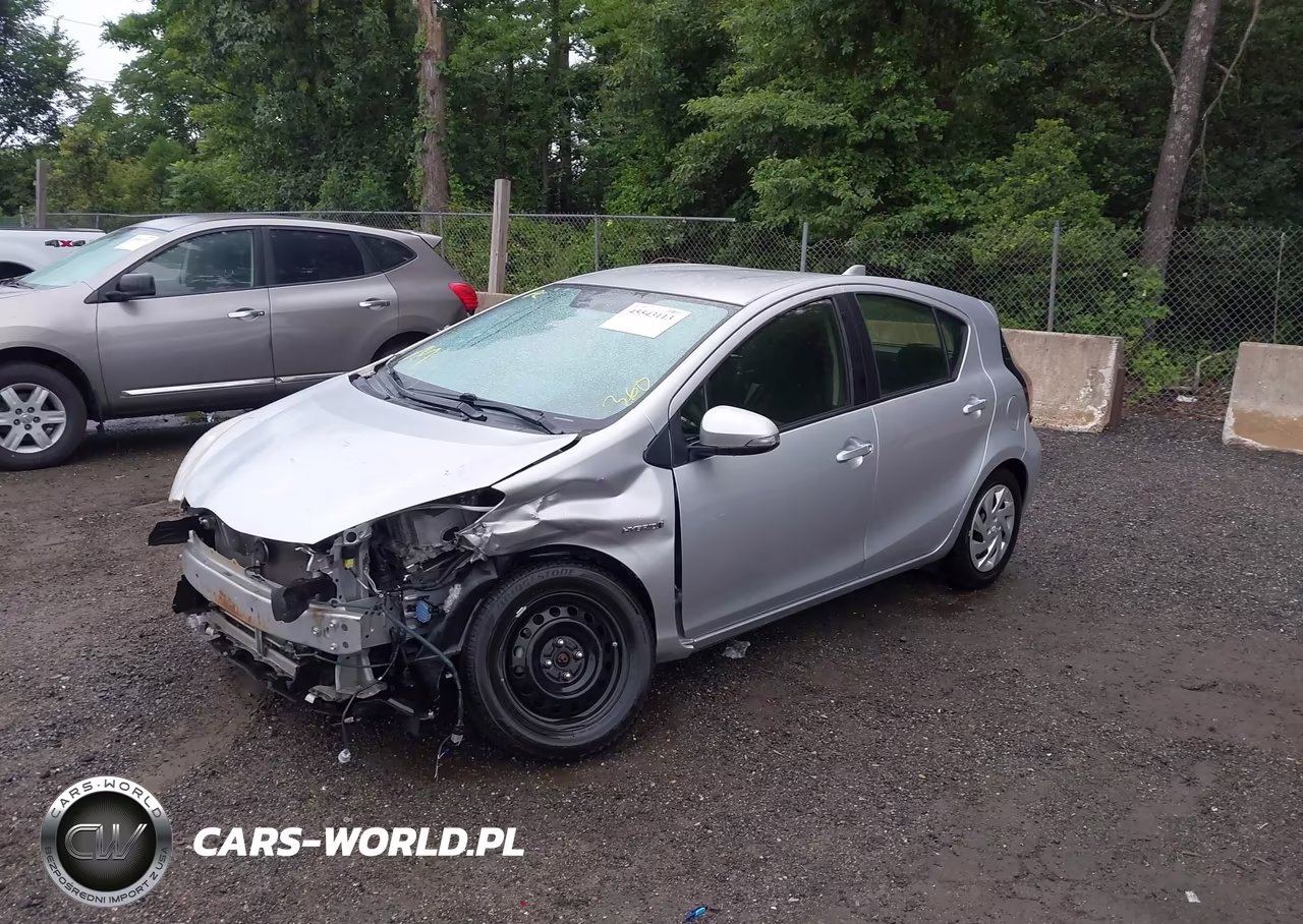 2015 Toyota Prius C Four-One-Three-Two VIN:JTDKDTB32F1577959 - 2