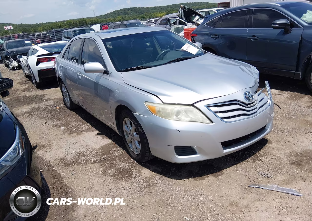 2011 Toyota Camry Le – zdjęcie 1 z 16