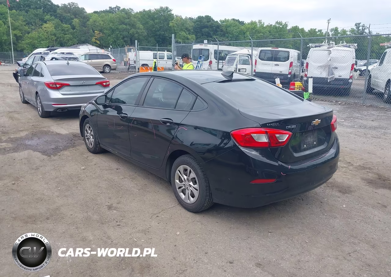 2019 Chevrolet Cruze Ls VIN:1G1BC5SMXK7125622 - 3